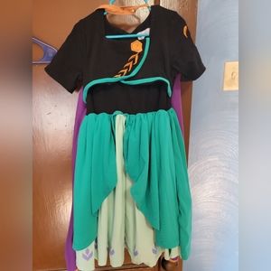 Queen Anna dress and cap size 8